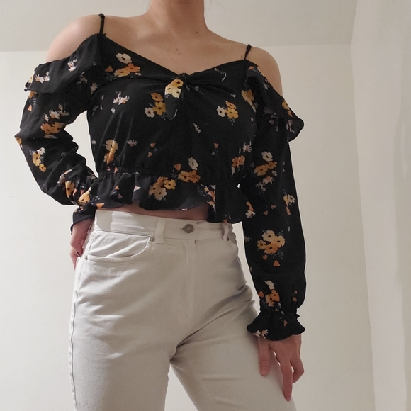 HM | Off-shoulder Floral V-neck Crop Top - Picture 4 of 7